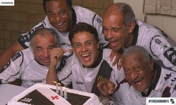 futnostalgico's tweet image. Ídolos do @VascodaGama comemorando o centenário do clube em 1998.

Nostálgico!