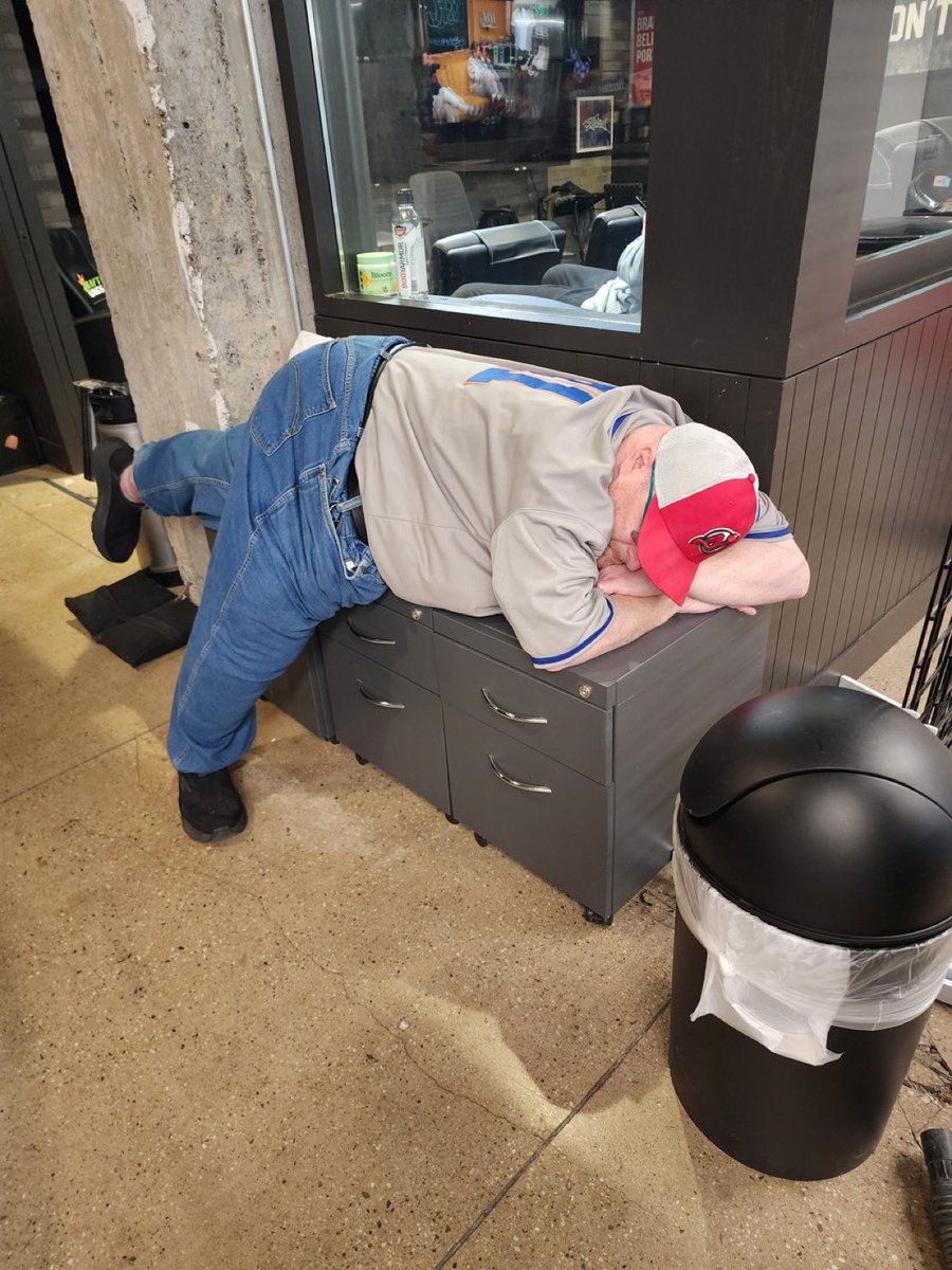 broke_bets's tweet photo. Live footage of Frank the Tank with the devils down 2-0 to the rangers #Klemming https://t.co/hvQqNdwVr5