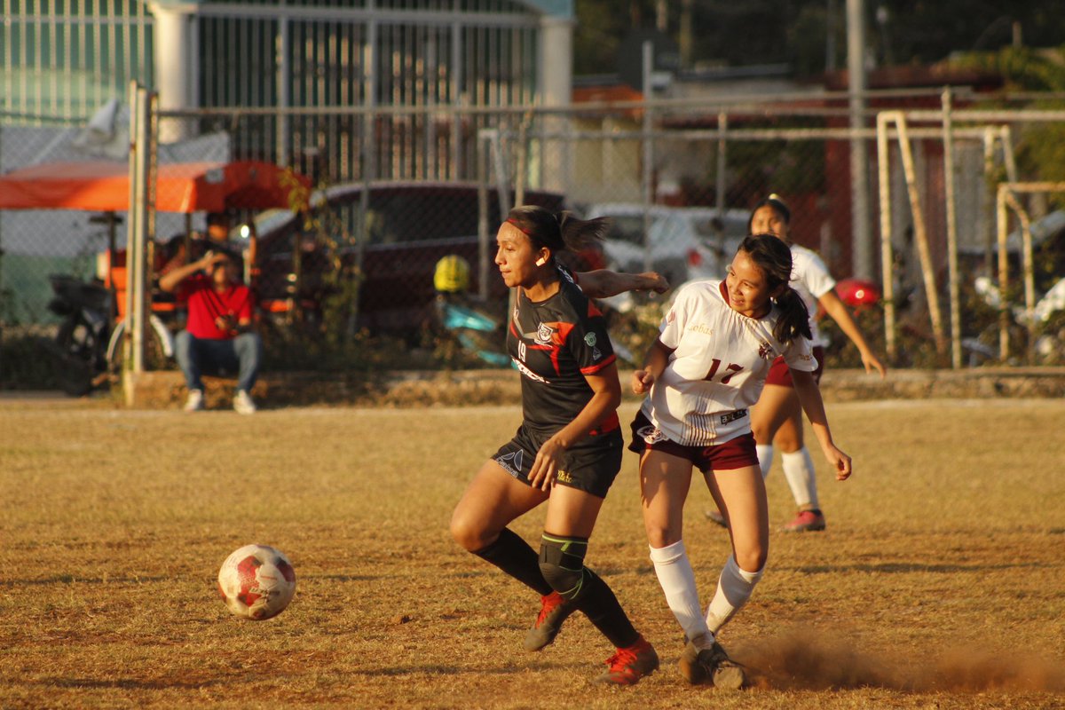 Rayosmxfem's tweet photo. 📸 | Las postales de la jornada en #LigaYucatan 🆚 🐺.
#DALERAYOS ⚡️ https://t.co/C6KJTA3x27