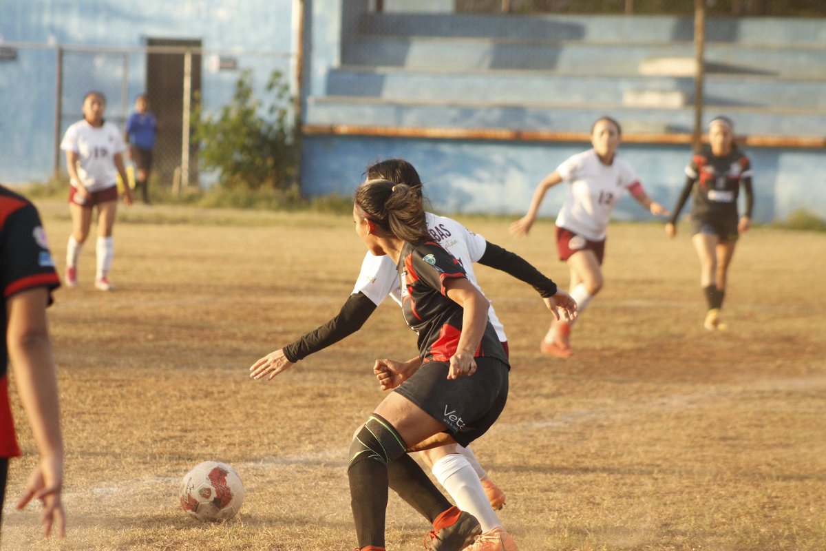 Rayosmxfem's tweet photo. 📸 | Las postales de la jornada en #LigaYucatan 🆚 🐺.
#DALERAYOS ⚡️ https://t.co/C6KJTA3x27