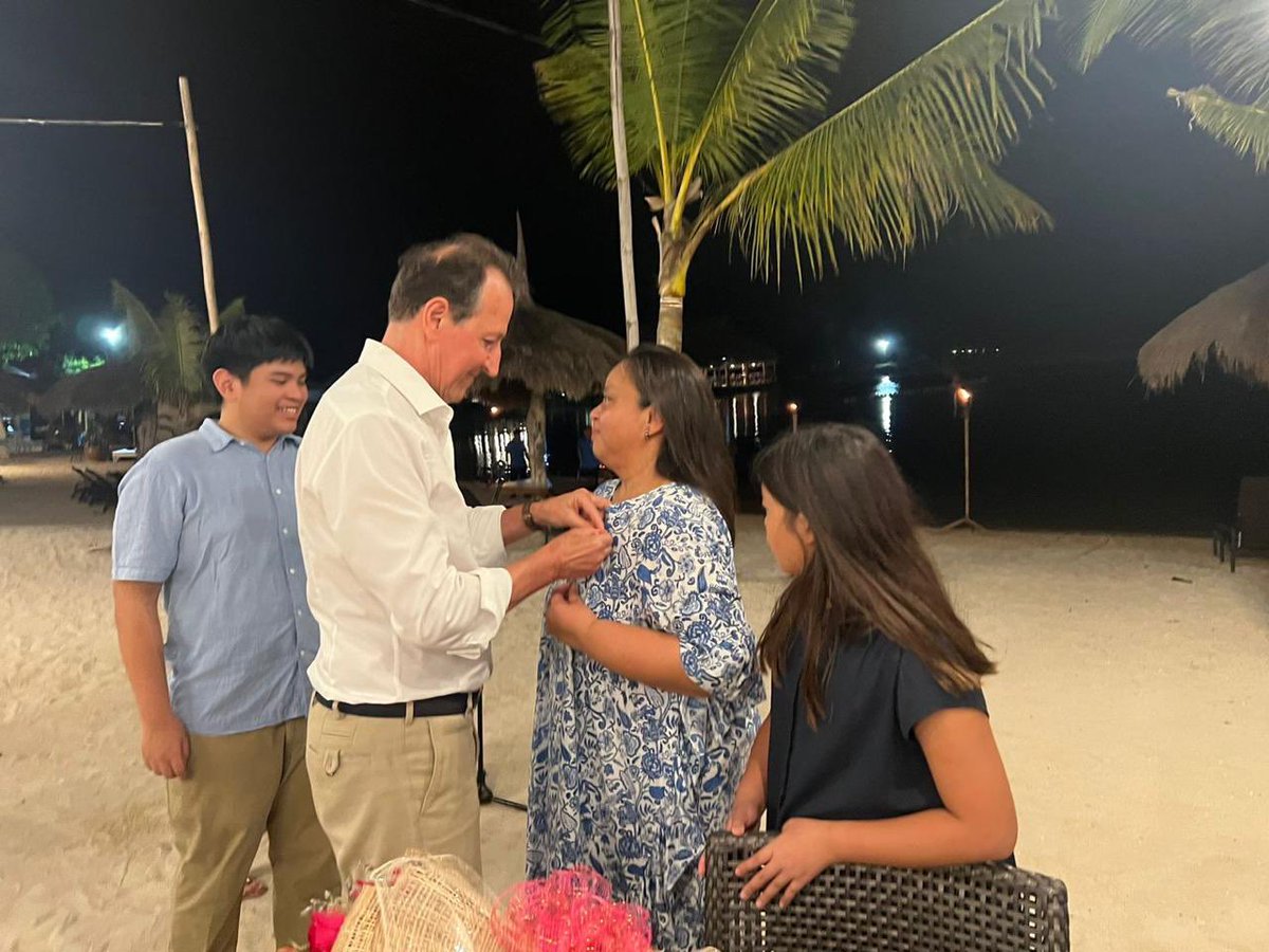 AustriaInPH's tweet photo. In celebration of the National Women's Month, Amb. Johann Brieger awarded the Decoration of Honor in Silver for Services to the Republic of Austria conferred by Federal President Alexander Van der Bellen to Mrs. Julie Alegrado Vergara, Austrian Honorary Consul in Cebu. https://t.co/C1lwAFaoFP