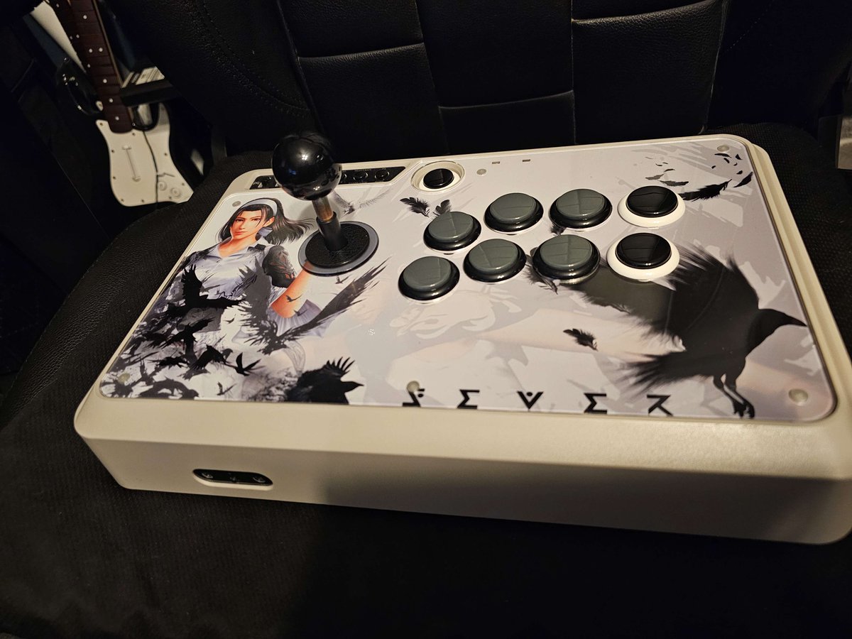 Finally got my new artwork in from <a href="/focusattack/">Focus Attack LLC</a>. 
Mayflash F500 Elite
Sanwa x Seimitsu rebuild.
#Tekken #Tekken8 #FGC #Fightstick #JunKazama <a href="/Harada_TEKKEN/">Katsuhiro Harada</a>