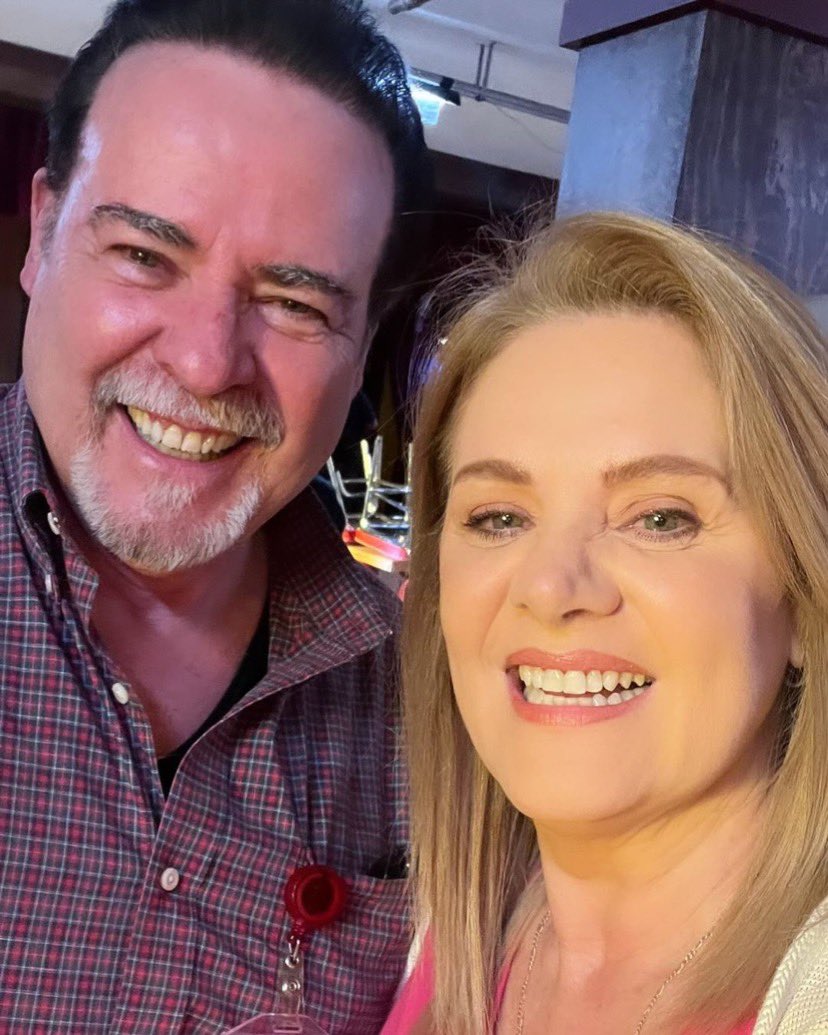 #Reencuentro #Fugitivas 📺 #PrimerosActores #Exito 👏🏼👏🏼 <a href="/ebuenfil/">Erika Buenfil.</a> #CesarEvora 👑 mi Sr.