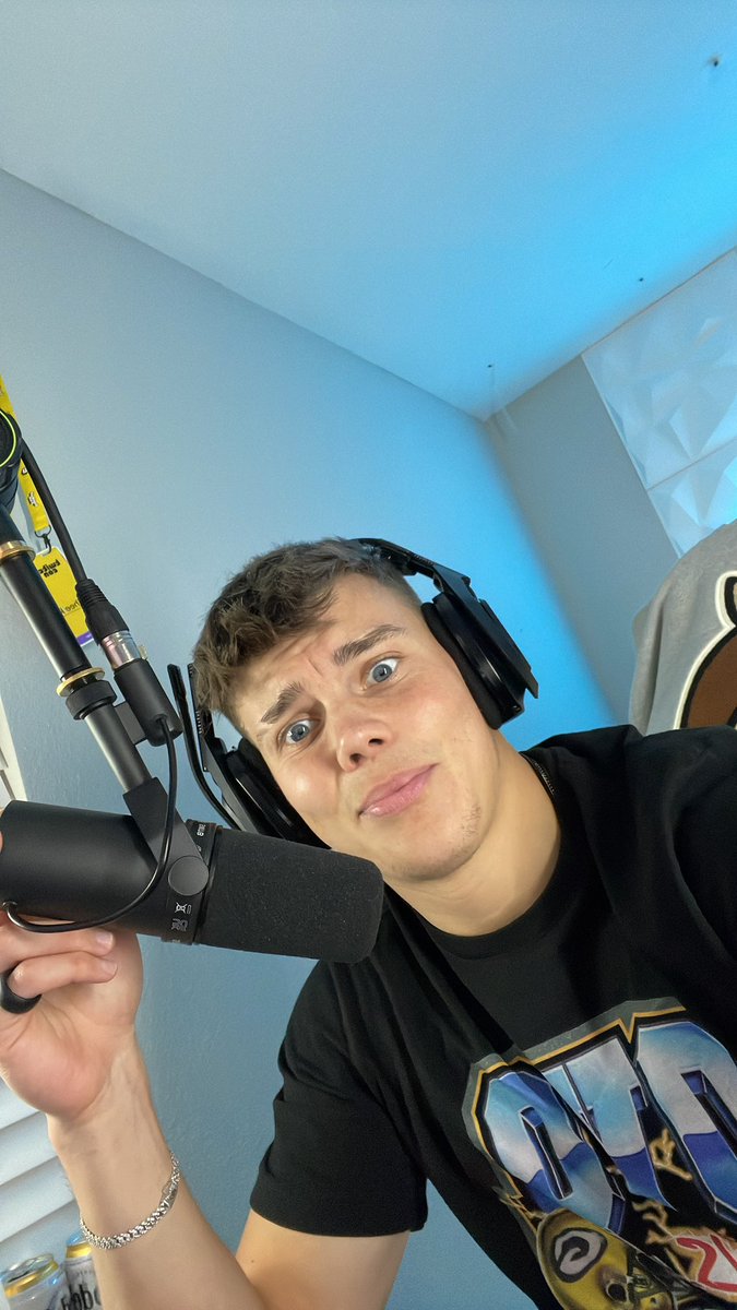heelkd's tweet photo. WAIT?! I MIGHT HAVE DONE SOMETHING 🎤 

NEW MIC 🎤 TTS IS BACK

CLOUD ☁️ CEILING LOADING 🌈 

⤵️ALL NIGHT TAP IN⤵️ https://t.co/F9aFYkGPgC