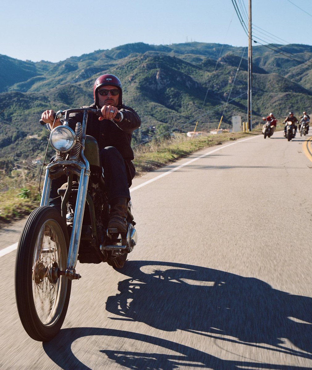 Jasonmomoa2234's tweet photo. It was glorious! Big thanks to @prideofgypsies and all the players that made this happen!
Photos: @z9d
Stunt rider: @bobbytheleg
#dicemagazine #jasonmomoa #jereimaharmenta #maxschaaf #jeffdecker #cyclezombies #joshkohn # toddstopera #danauerbach #bobbytheleg #legendsonly https://t.co/OzDOdM0XpJ