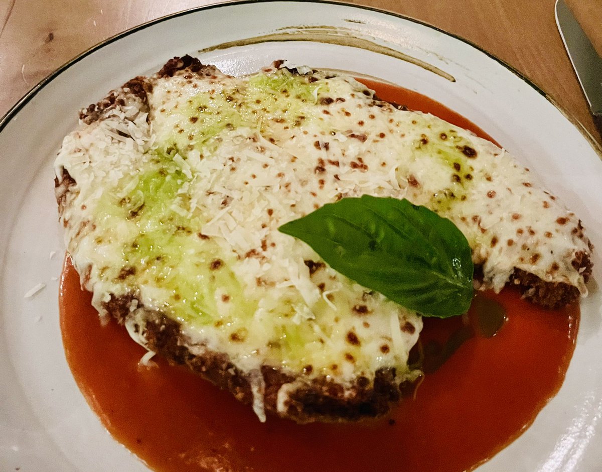 #ChickenParmesan #PomodoroSauce #FreshMozzarella #OrganicGardenGrownBasil #GerberFarmsChicken #ThatsAmore #EatPGH #TrueCooks #FullOfFlavor 🍗🧀🌿👌