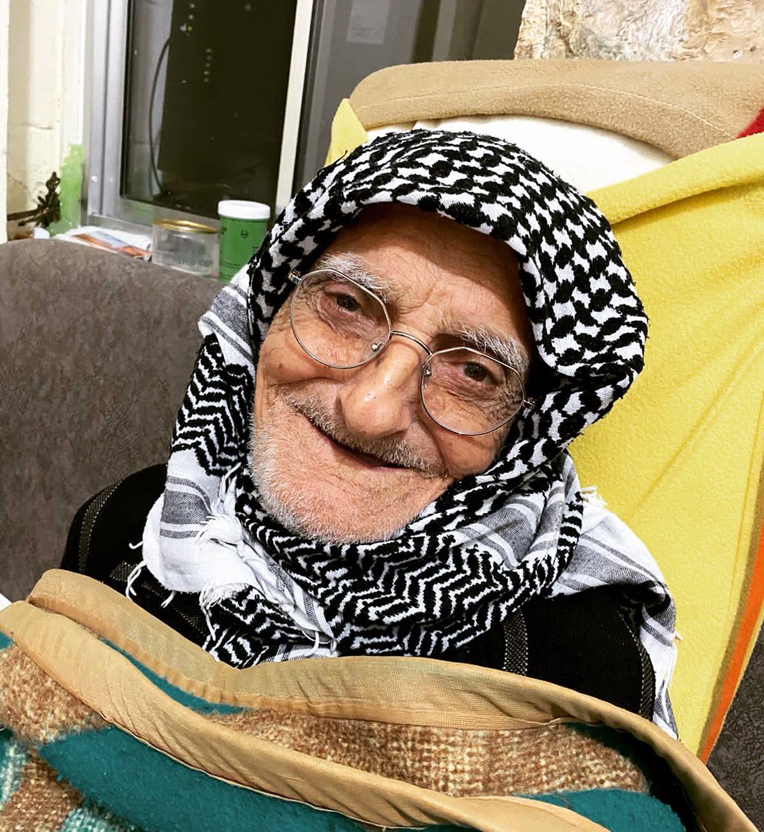 humanityfirst53's tweet photo. A tribute 🧵 for my grandpa sido Naeem. In 1948 in his twenties he packed up his family and belongings and was heading to Lebanon. Word got to him that the Zionist military didn’t get to his village in the Galilee and he decided to go back. https://t.co/xscZF5Ab6T
