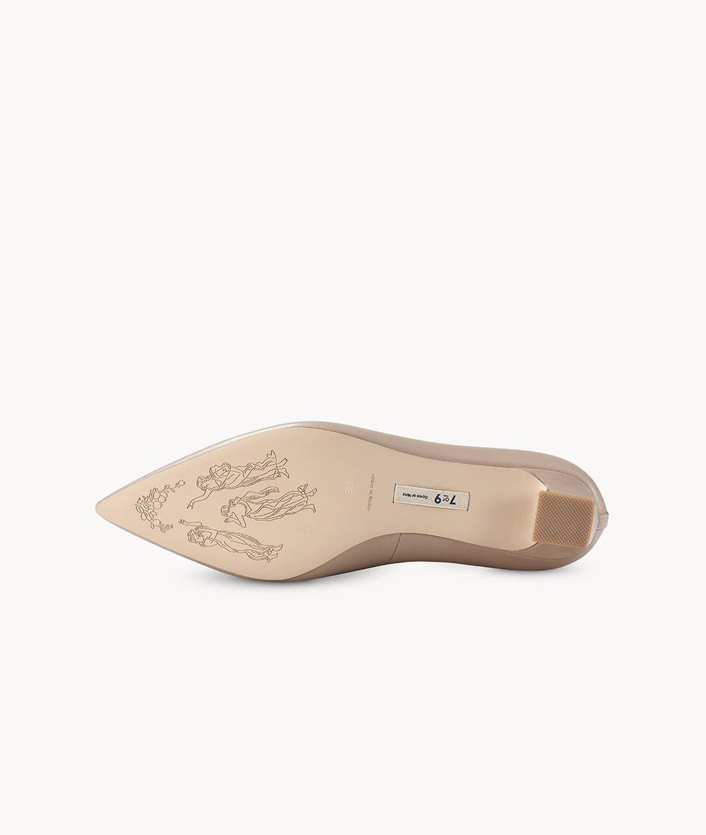 shawnwxn123's tweet image. Feel the cloud-like comfort with Dark Clouds 4.0 👠! Air-touch foam &amp;amp; anti-slip grip in every chic step. Perfect for work or play! 🌟 #HeelsForWomen #StyleWithEase