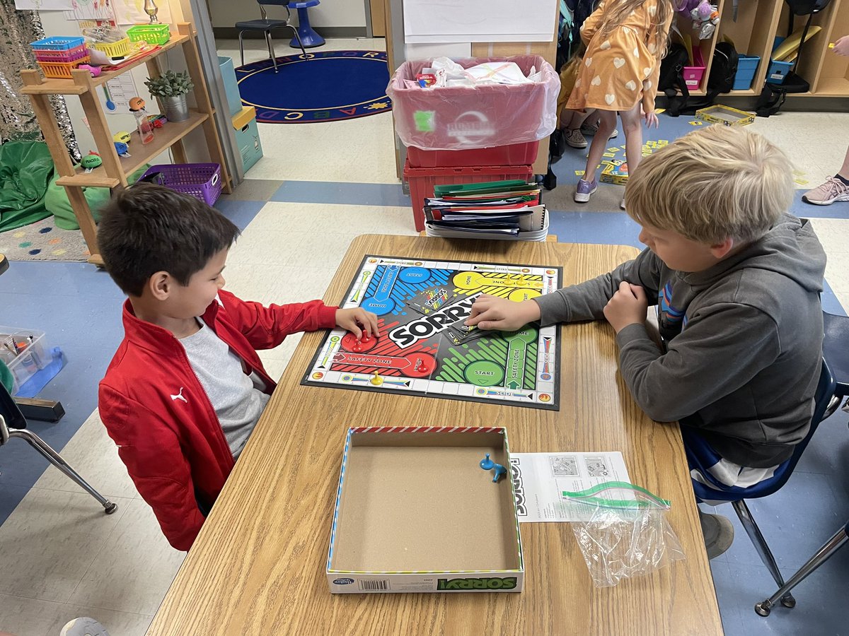 ME_fifthgrade's tweet photo. Last week we visited our buddies for a board game brain break! We love watching our 5th graders be excellent role models and leaders! https://t.co/8MxnVFFaIB