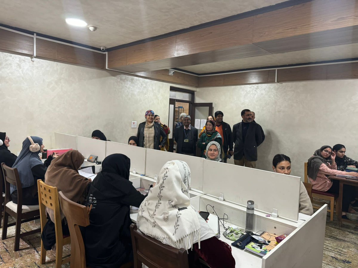 RrrlfKolkata's tweet photo. Ms. @Mugdhareads, Joint Secretary to the @MinOfCultureGoI visited SPS Central Library, Srinagar. Deputy Director, Libraries &amp; Research, Government of J&amp;K welcomed her. Prof. B V Sharma, DG, RRRLF was also present. The library is one of the beneficiaries of @RrrlfKolkata in J&amp;K. https://t.co/ToTSLW47oe