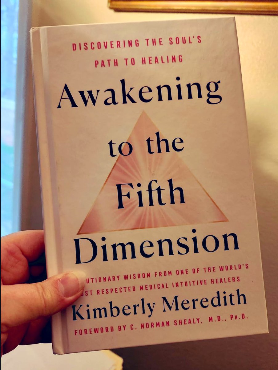 Love to Learn #NewReview #fivestars 📚⭐️⭐️⭐️⭐️⭐️ #kimberlymeredith #thankyou #bestsellingauthor #penguinrandomhouse
5.0 out of 5 starsVerified Purchase
Powerful
Reviewed in the United States on February 19, 2024
Beautiful book on practicing on how to live in the 5D world and make