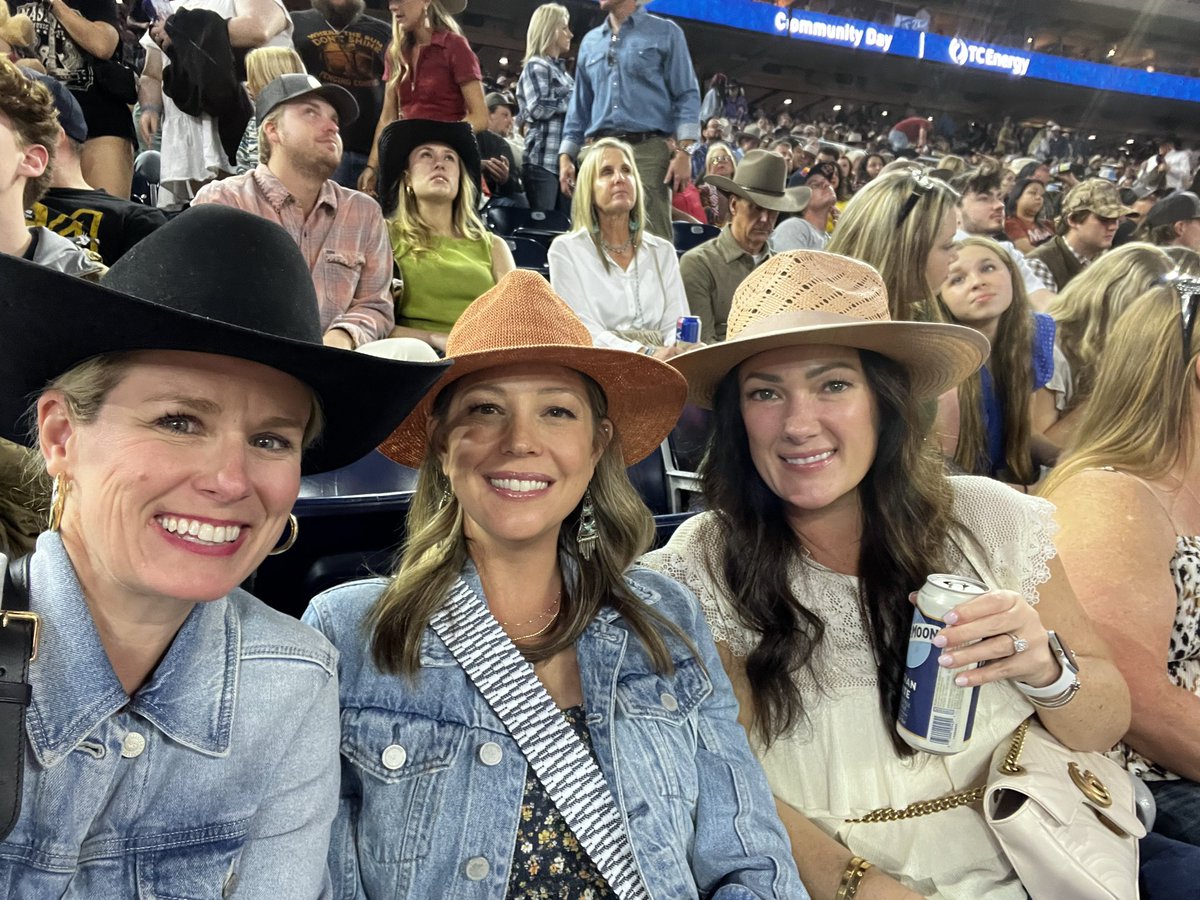 ashleylyle's tweet photo. Whiskey Myers ❤️ #rodeohouston https://t.co/tbfQRUPIW1