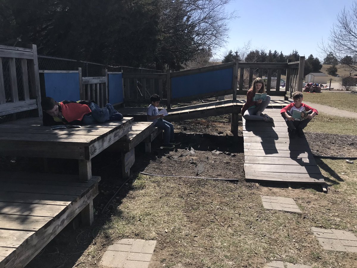 LanesaStatzer's tweet photo. Free choice reading in the Outdoor Classroom today! Bring on the sunshine! 🌞 https://t.co/LYu1jjiSal