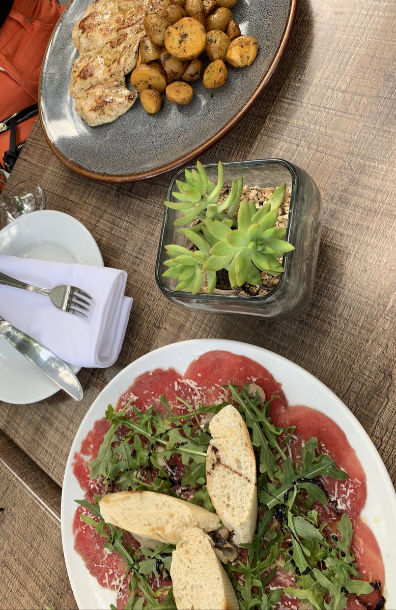 benitzatejedaa's tweet photo. #lorettarestaurant π©π»βπ³ https://t.co/CnRndum2hM