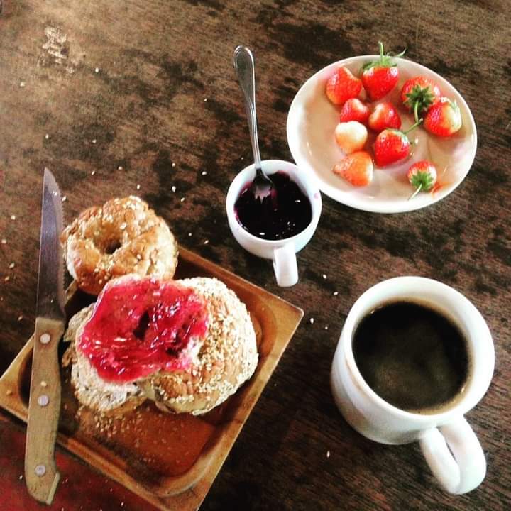 Iceberg1708's tweet photo. ตื่นก็กินกาแฟ เที่ยวก็กินกาแฟถึงตอนเย็นก็กินกาแฟ กลางคืนก็กินกาแฟ เช้าก็กินกาแฟ วันยังค่ำก็กินกาแฟ #Coffee #MayTheCaffeineBeWithYou #morning #Tuesday #March  #891Roastery #ChiangraiEspresso #Thailand https://t.co/qyKL2IrkwR