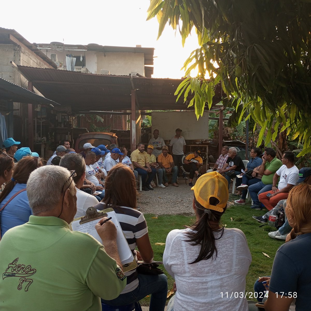 yamilethgilp1's tweet photo. #11marzo Reunión de equipos políticos de la #PlataformaUnitaria del municipio #Palavecicino PQ. Cabudare conformando lo que va  ser el comando parroquial de dicha Parroquia 
#PJConVnzla y comprometidos con nuestra candidata Presidencial @MariaCorinaYA 
@MBMartinezR 
@DipMarquina https://t.co/gny7xjFKEN