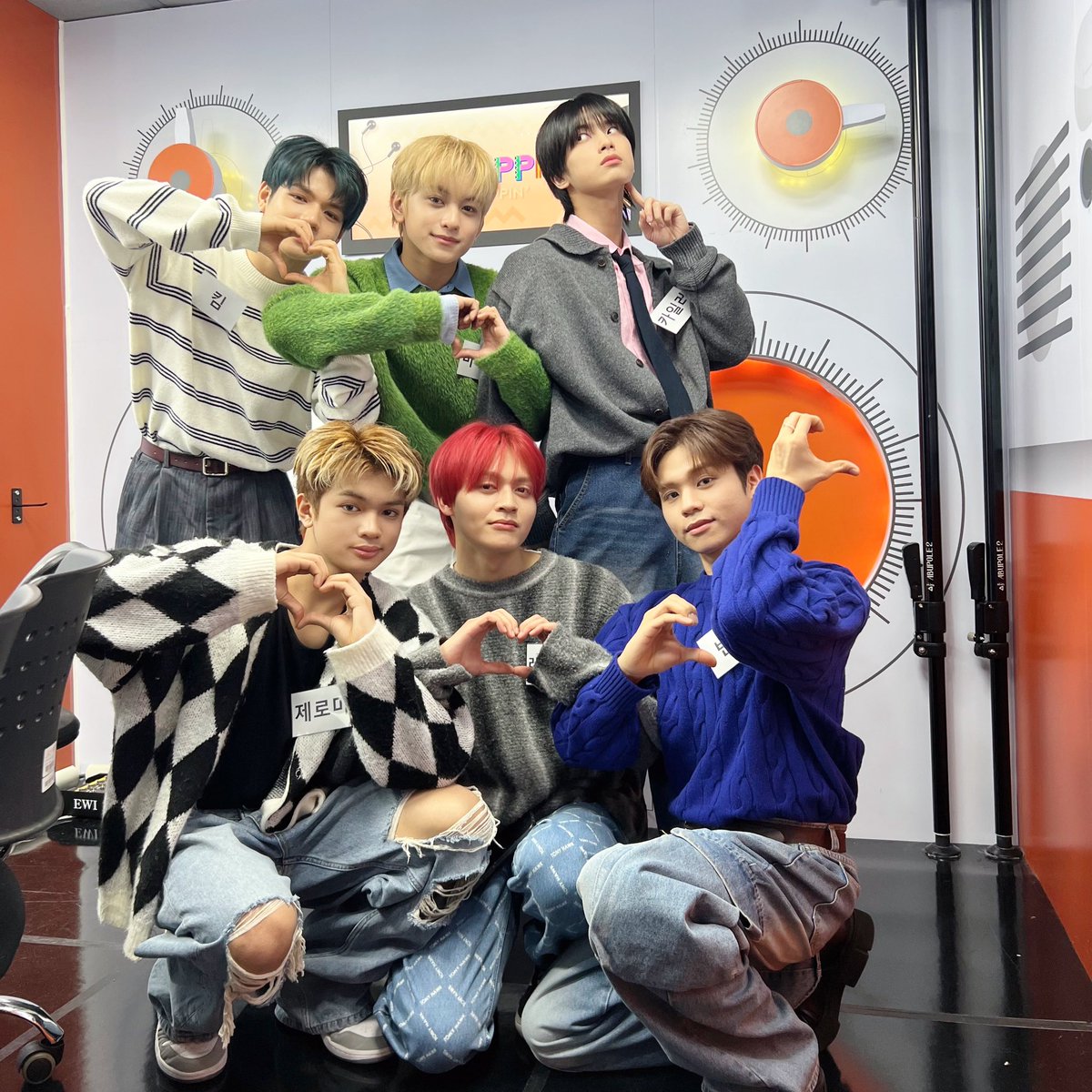 HORI7ONofficial's tweet photo. 2024. 03. 11.

@ Radio’n Us

#HORI7ON #호라이즌 #LUCKY 🍀 https://t.co/fLrrlbk8Gg