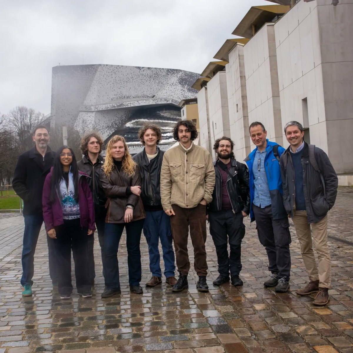 echard_jp's tweet photo. Un riche et sympathique moment d'échange hier avec les élèves du Musical Instruments Course de @westdeancollege et leur professeur Arnaud Giral lors de leur voyage d'études à Paris, autour de qques instruments de la collection du #museedelamusique @philharmonie
Merci à tou.te.s ! https://t.co/aSnlmpGSL1