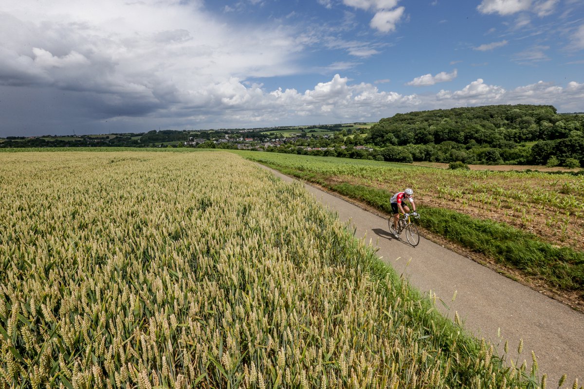 Eroica Valkenburg - June 29 - #valkenburg

Welcome to #eroicavalkenburg - the unique #retrocycling event in Northern Europe.

Discover beautiful  #zuidlimburg 
Gravelroads✅
Hills✅
Wine✅
Castles✅
Rivers
Scenic landscape✅
Regional food✅
Tempted❓
Info: eroica.cc/en/limburg