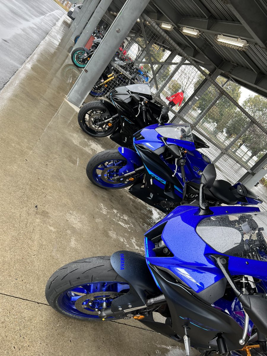 Luna__44's tweet image. 極寒☔️の中BRIDGESTONEさんのS23試乗会inつくば1000で先導させて頂きました！！！
フルウェットでも普通に走れるのが凄すごすぎる！怖くない！
そして初R7!!!!!!