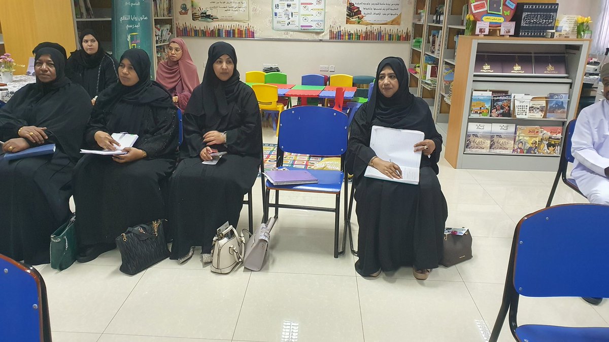 kh99344348's tweet photo. كما تضمنت الزيارة مشغل لإنتاج الوسائل التعليمية .الشكر الجزيل لإدارة المدرسة وللمعلم الأول الأستاذة عائشة اليعقوبي. https://t.co/bpDy0WH0FJ
