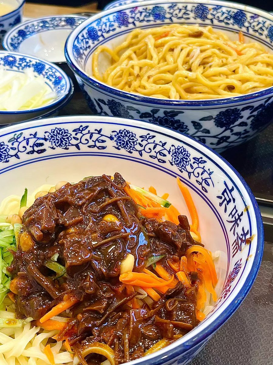 Krystalaway's tweet photo. 老北京炸酱面
每一口都酱汁油亮,香气浓郁 #chinesefood #吃遍中国 #Springcomesearly https://t.co/Eix8TDKGv3