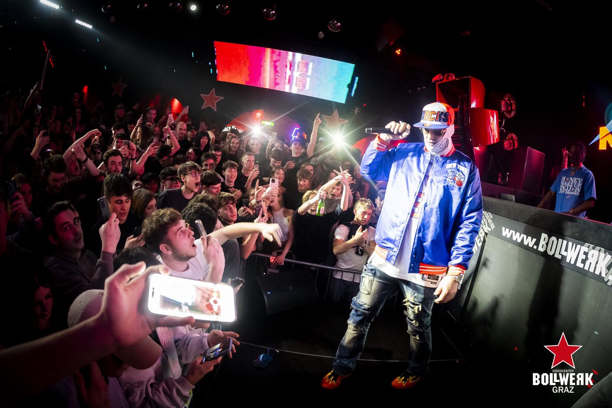 MoneyBoy_GUDG's tweet photo. Packin' out the club! 🔥 https://t.co/I9U44b1KL2