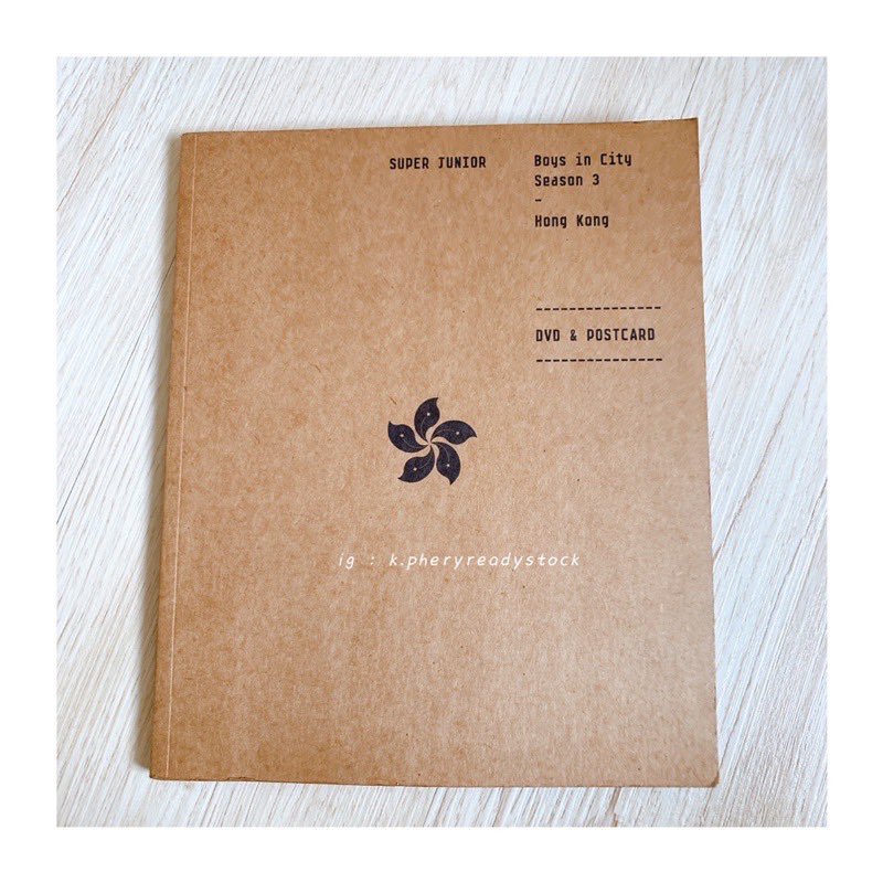 k_periphery's tweet image. WTS

Super Junior Official Goods

1. Lee Teuk 2020 SM Town Image Picket 
💰RM10

2. Boy In the Season 3 In HK
💰 RM20

3. SJ &amp;amp; Ailee Kyochon Calendar
💰 RM10

Postage : RM8

Shopee Link : shp.ee/dg6kab7

#superjunior #pasarsuperjunior @myelf_selltrade