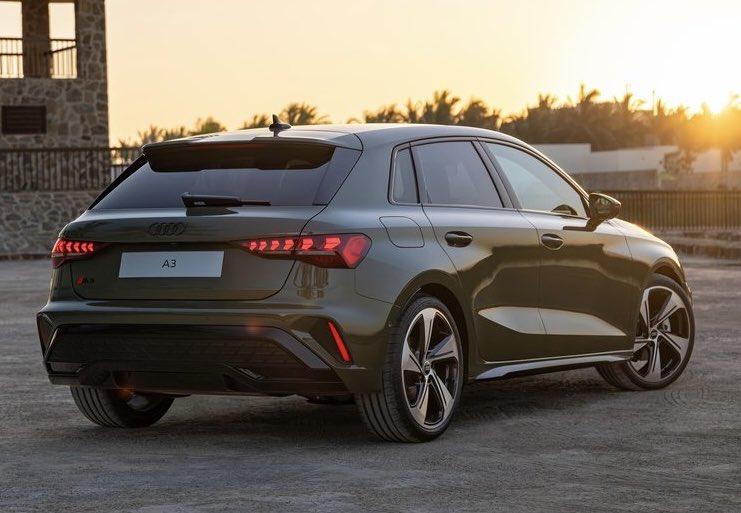 newotomobil's tweet photo. New Audi A3 Sportback...
#audi #audia3
#newa3 #a3
#yenia3 #auditr
#audia32024
#a32024 #rs3 https://t.co/bEslVDoeJ6