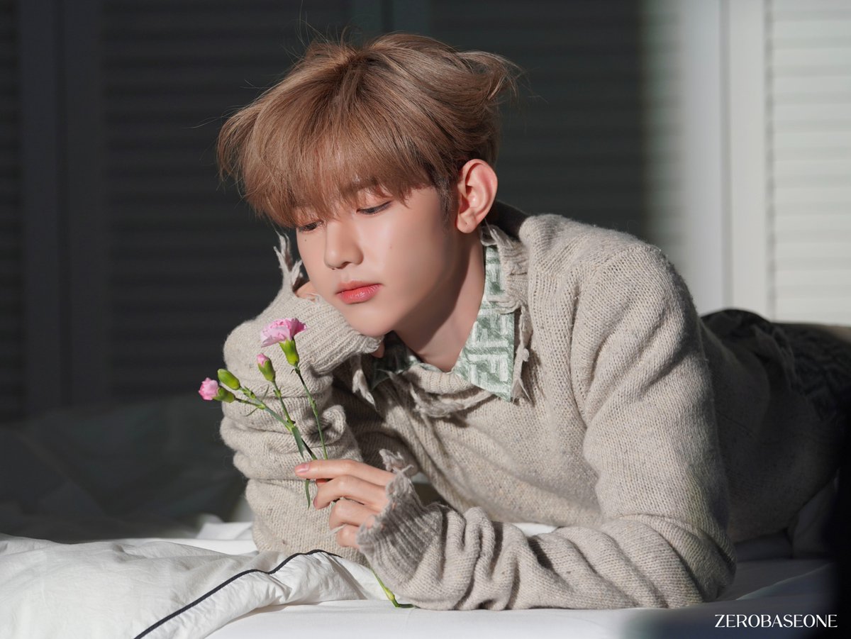 ZEROBASEONE ZHANG HAO FASHION L'OFFICIEL Magazine Behind Photo

artist.mnetplus.world/main/stg/zerob…

#ZEROBASEONE #ZB1
#제로베이스원