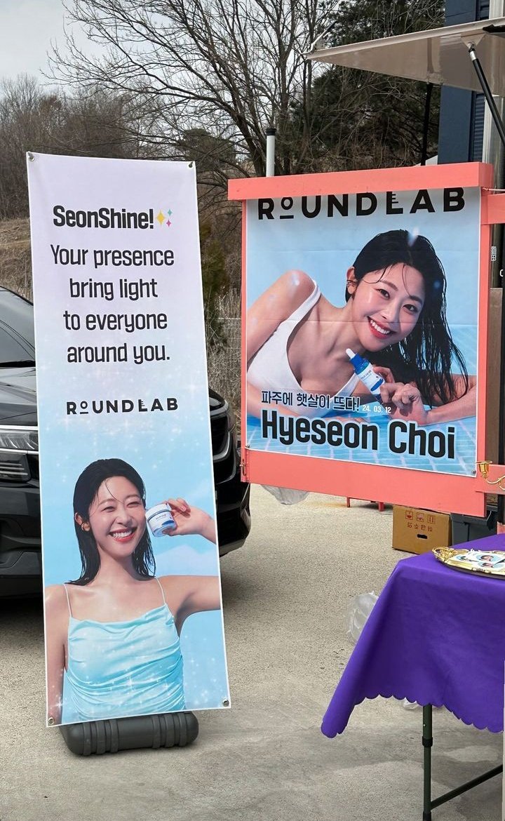 hanbyul_1207's tweet image. hyeseon sibuk pemotretan 🥰
makasih round lab udah jaga hyeseon kita baik-baik 🫶
dapat kopi truck jugaaa💚
#hyeseon #singleinferno3 #roundlab