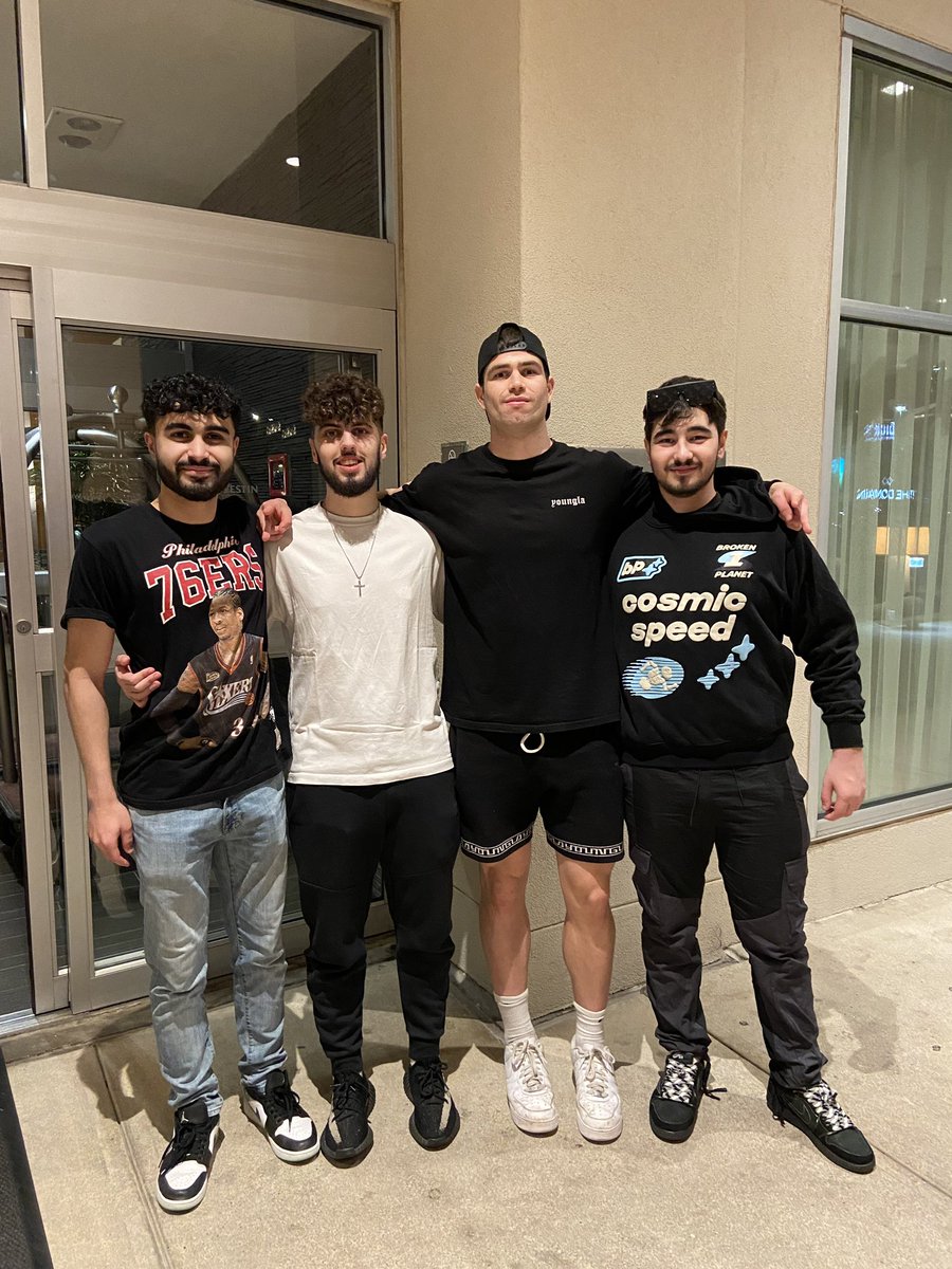 BenRemez's tweet photo. Always such and honor representing the @SJEarthquakes at @eMLS Cup in Austin this year. Not the result I wanted but I am learning more every year. I will make this city and club proud 🔜.

I want to thank my family and friends for the support thought the weekend. 

#vamosSJ 💙🖤 https://t.co/VGqVjGb6aS