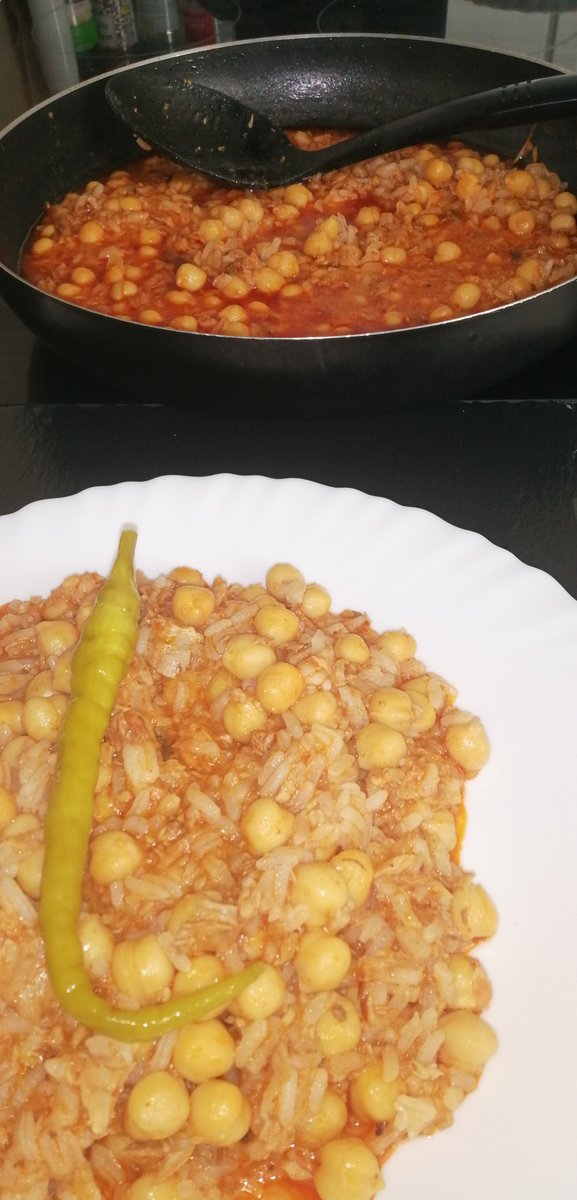 HomeCookSpain's tweet photo. Leftover Rice with Tuna and Chickpeas
.
➡️Recipe Video: https://t.co/u982q2ihF9
.
#budgetrecipe #budgetfriendly #cheaprecipe https://t.co/gRyK6xTFyM