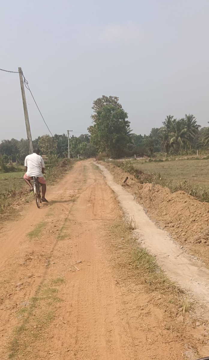 SuriBindass's tweet photo. ବାଲିକୁଦା ଏରସମା ମଣ୍ଡଳୀ ର ବିଧାୟକ ରଘୁନନ୍ଦନ ଦାସ ତାଙ୍କ ବ୍ୟକ୍ତିଗତ ଜାଗାକୁ 30 ଲକ୍ଷ ର ଟଙ୍କା ର ରାସ୍ତା କୁ ମଞ୍ଜୁରୀ ଦେଇ ଛନ୍ତି, ସାଧାରଣ ଲୋକଙ୍କ ଟିକସ ପଇସା ରେ ବିଧାୟକ କିଭଳି ଭାବରେ ନିଜ ଜାଗାକୁ ରାସ୍ତା ସଂଯୋଗ କରି ପାରିବେ ଦୟା କରି ଏ ବିଷୟରେ ତର୍ଜମା କରିବାକୁ ଅନୁରୋଧ @CMO_Odisha @MoSarkar5T @CollectorJspur https://t.co/5pKEJVivDI
