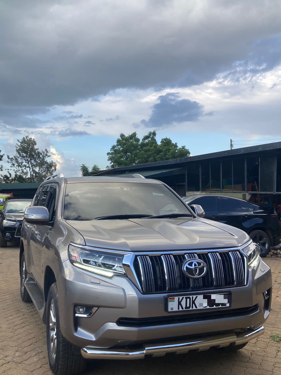 2021 𝐋𝐀𝐍𝐃𝐂𝐑𝐔𝐈𝐒𝐄𝐑 𝐏𝐑𝐀𝐃𝐎 𝐕𝐗𝐋
 KSH 9,600,000 ONO
3000cc 1KD-FTV TurboDiesel
Automatic
Sunroof
7 seater
Heated seats.
Cooler box
Adjustable ride height suspension
Kinetic Dynamic Suspension System (KDSS)
CASH | BANK FINANCE | TRADE INS ACCEPTED!!
📞 0719 129111