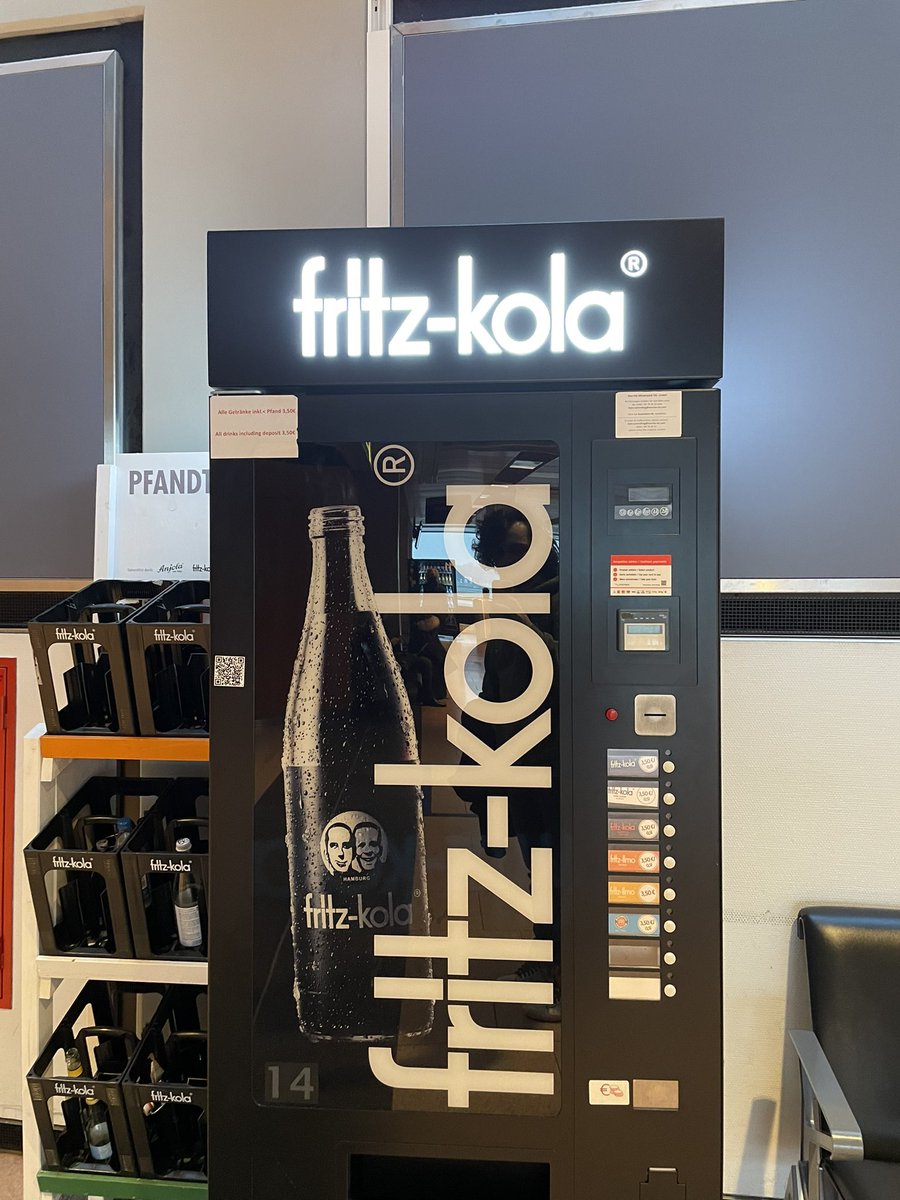 truebiger's tweet photo. @HamburgAirport @fritzkola Guten Morgen! Selbes Spiel heute… Entweder die Kartenzahlung reagiert nicht oder die Automaten sind komplett aus… :( https://t.co/xLTMYdJg5W