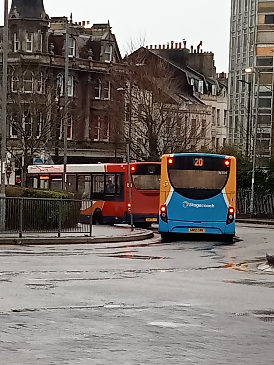 Gn13 eys has no rear destination board working it's the beechall bus