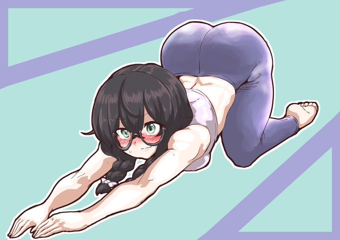 今日の日課はへそ出しタンクトップ&ヨガパンツ花隈千冬さんです 