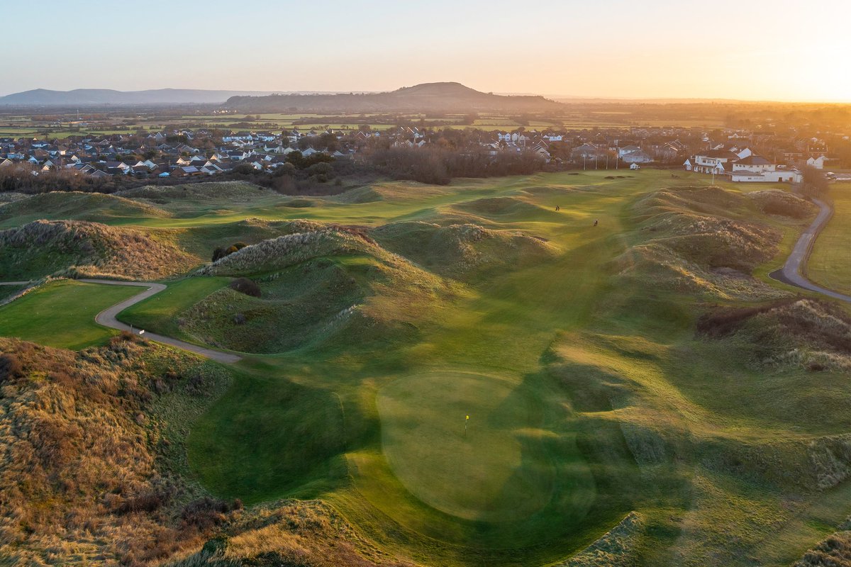 An opening salvo to savour 1️⃣

Whilst it may be one of the shortest #par4 holes on The Championship Course, the 1st is certainly no pushover, especially if you’re playing into the wind.💨 

#greatgolfholes #golfcoursearchitecture #top100golfcourses #golfcoursephotography