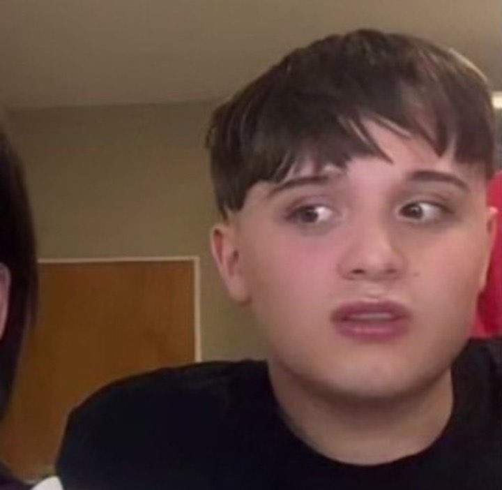 tengo tan normalizado mirar a la gente así de la nada, algún día me van a cagar a palos