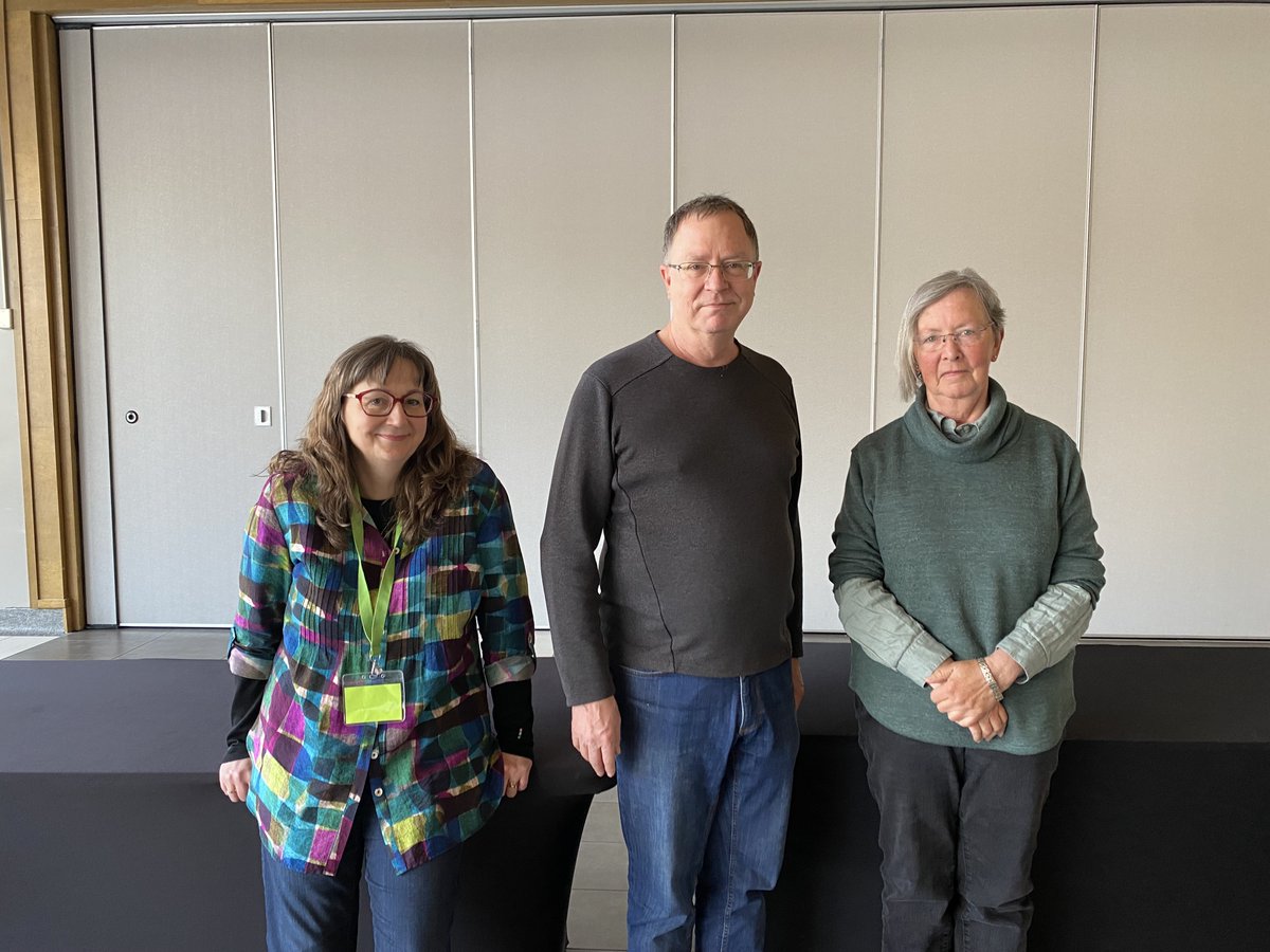 Prof Gill Westhorp travelled to Canada to support a one-week #realistmethodology workshop by @usask. Gill provided the keynote opening & closing addresses and gave input in the other plenary sessions & workshops. 📸 here with Aspro Tracey Carr & Prof Gary Groot 👏 #CDUResearch