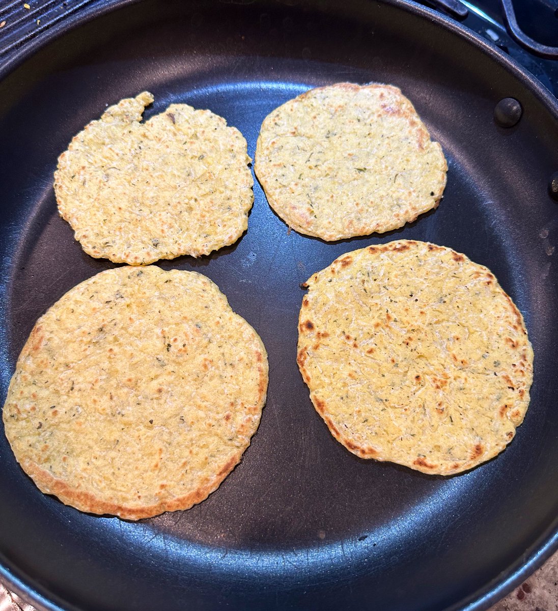 free_style_chef's tweet photo. Of course Saag Paneer is not completely without some slow fried paneer and fresh corn tortillas!
#corn #corntortillas #tortillas #paneer #saagpaneer #indianfood #twittersupperclub #cooking #makki #makkiroti #roti https://t.co/gq7zjolRTm