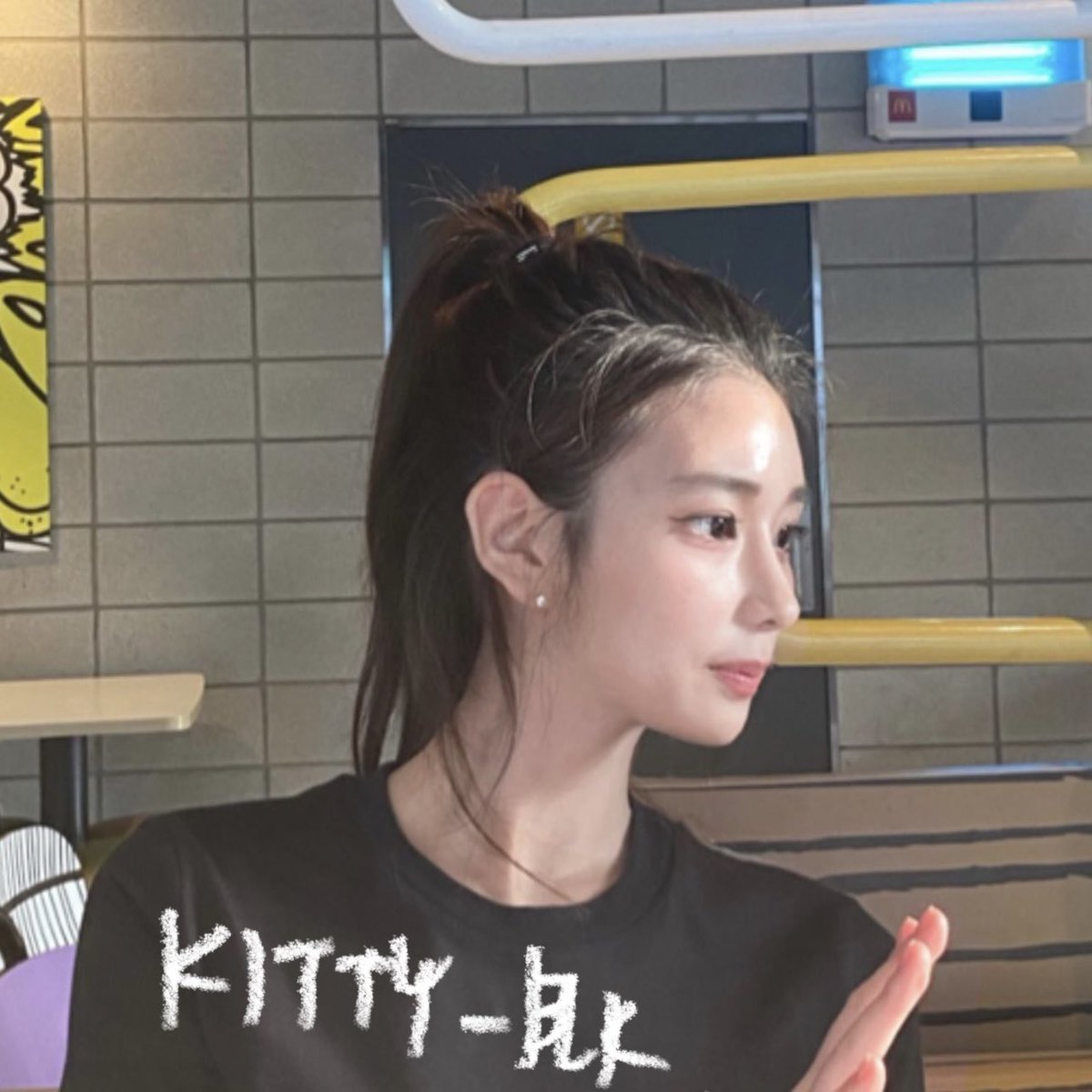 KITTY_BLK's tweet photo. ウンソクの元カノ疑惑の女性めっちゃ可愛いから普通に前から好きやった

디온리　#riize https://t.co/fi57fWiua7