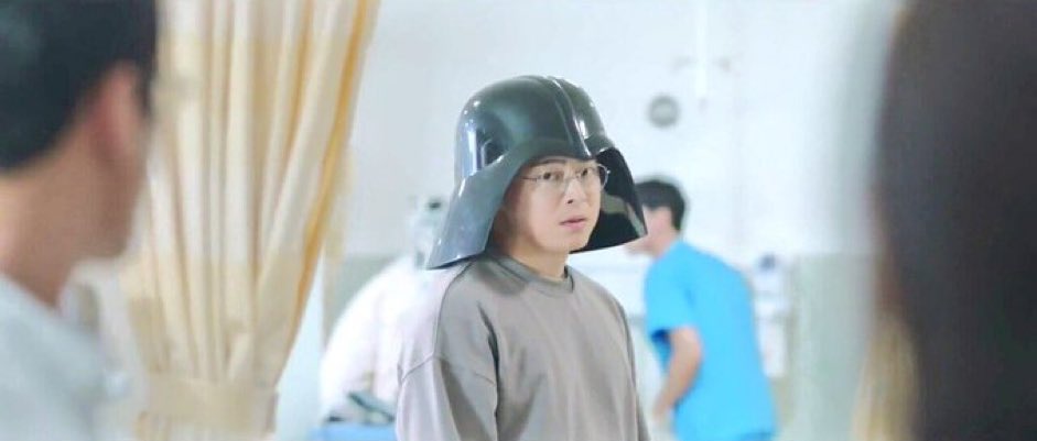 songhwasrain's tweet photo. 4 years ago, we met first Lee Ikjun through one of the most iconic character entrances in kdramaland

#HospitalPlaylist https://t.co/y3yIxGkDFv