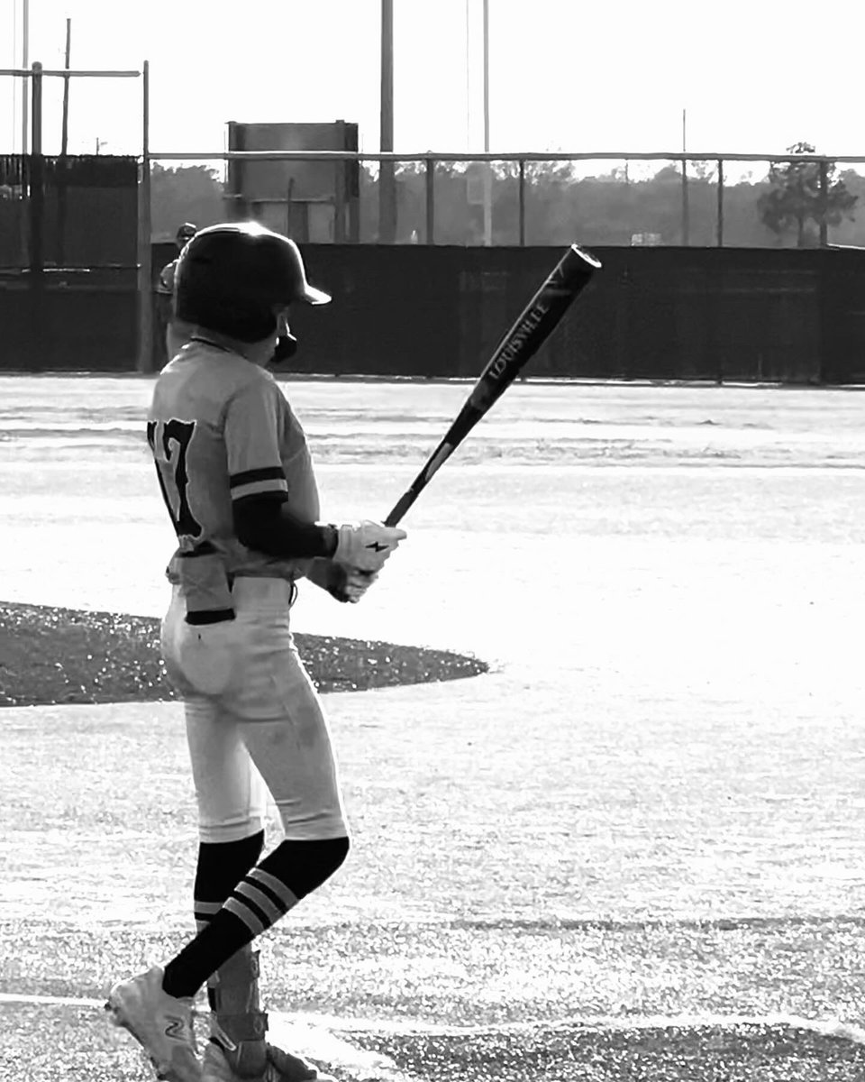 MasonSmith2028's tweet photo. Lock ๐ In
#baseball #vibes #lockin #nodaysoff #TrustTheProcess #grind #coaching #coach #d1 #sluggersquad #hustle https://t.co/WDGXpXson4