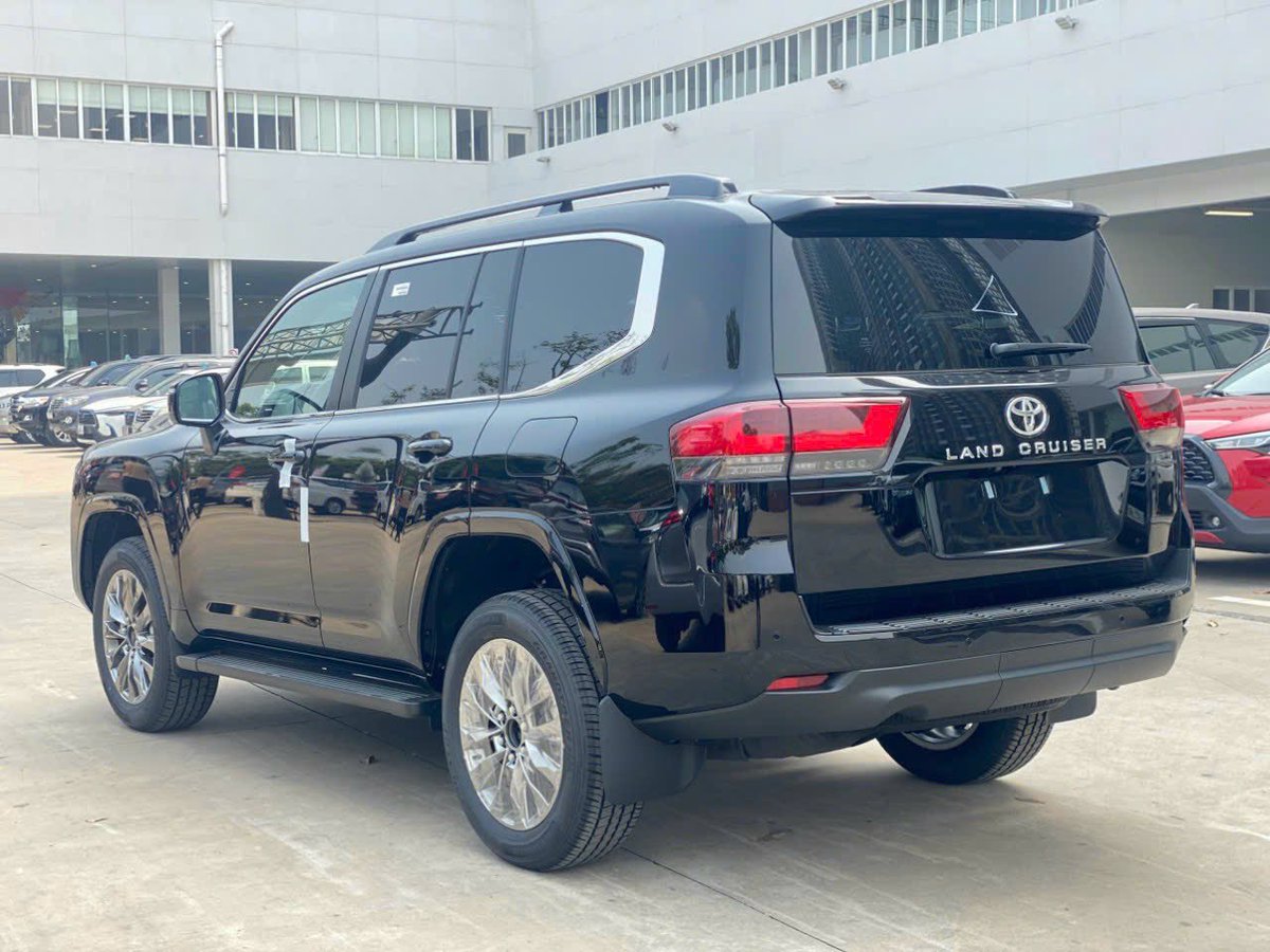 NtdCars's tweet photo. Có ai ưng mẫu xe BỐ chủ tịch này không ạ 😄😄😄 https://t.co/EIZmQ9bheg