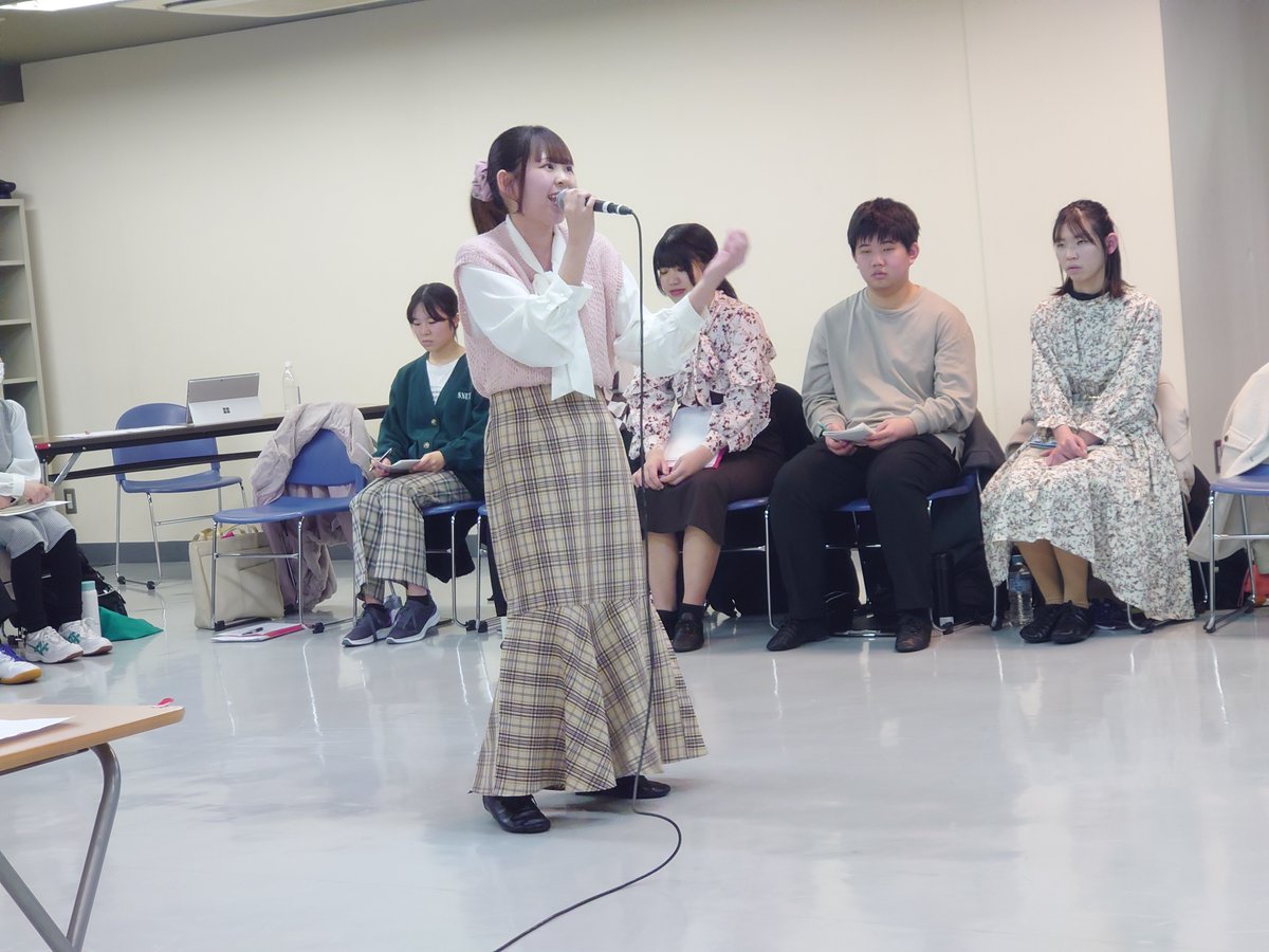 NVAvoice_actor's tweet photo. 昨日、声優コース１年生は特別授業を受けていました～♪
講師は、数々の実力派人気声優を発掘育成されているイノセントボイスの八十島耕治さん！
一人一人見ていただき、声優として歌う為、演じる為の心得を叩き込んでいただきました～😤
アドバイスを生かし、さらにアクセル全開で頑張っていきます💨 https://t.co/iFImxonreq