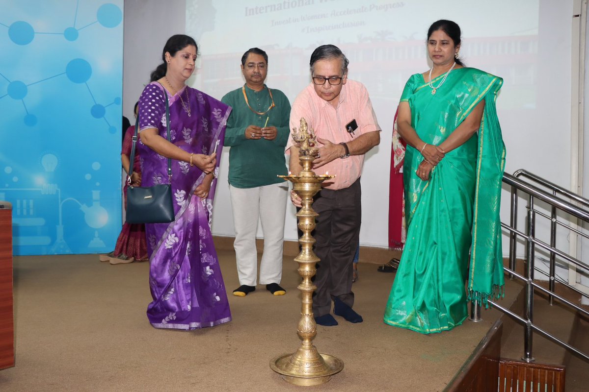 #internationalwomensday2024♀️

International Womens Day Celebrations begins at NIPER Hyderabad  with lighting of the holy lamp. 

 #internationalwomensday #womensday #iwd2024 #iwd #niperhyd #pharmadept #govtofindia
<a href="/bhagwantkhuba/">Bhagwanth Khuba</a> <a href="/mansukhmandviya/">Dr Mansukh Mandaviya</a>

🧵1/2