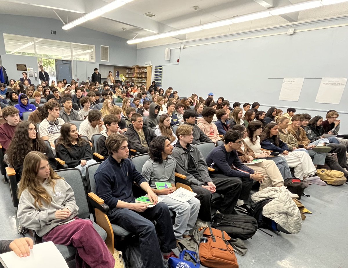 Congratulations to the #Italian language students from Palisades Charter High School that participated with great ideas 💡 in the contest “Italo #Calvino and sustainability” organized with the support of our education attache’ in San Francisco and @learnloveitalia . 👏 🇮🇹