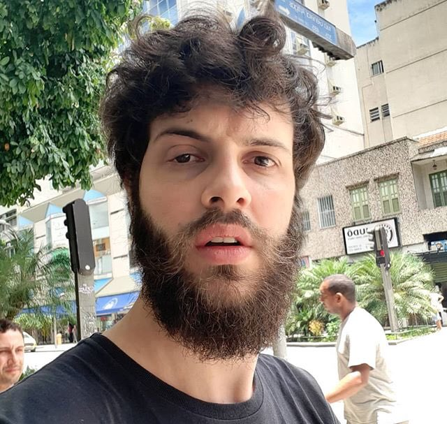 poptime's tweet photo. Diogo Defante defende Leidy na treta com o Davi:

"Pô... Davi é um zezinho confessionário msm!! kkkkkk devia caguetar geral na escola" #BBB24 https://t.co/DB5KkgZkwZ